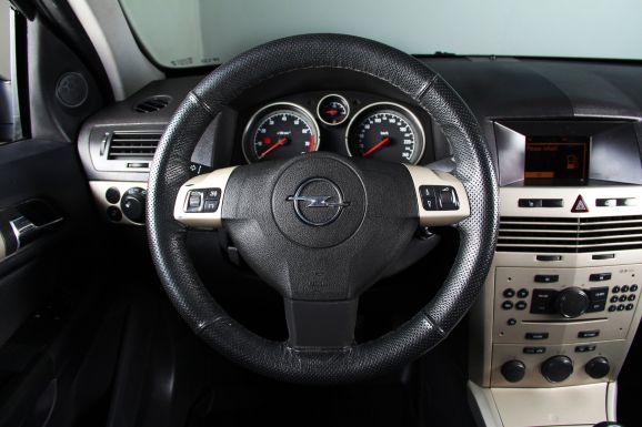 Opel Astra, 1.6 л, МТ, 2012 фото 9