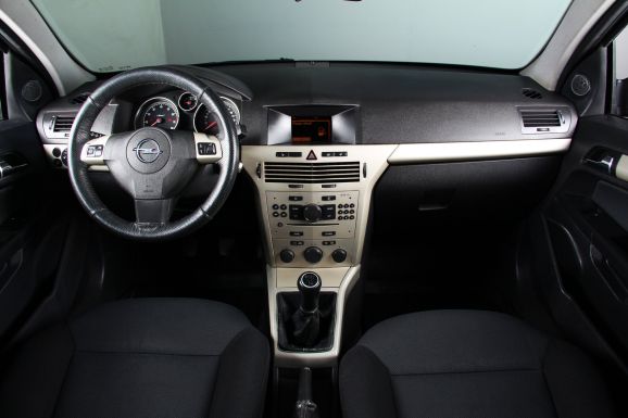 Opel Astra, 1.6 л, МТ, 2012 фото 10