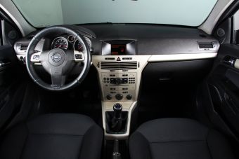 Opel Astra, 1.6 л, МКПП, 2012 фото 10