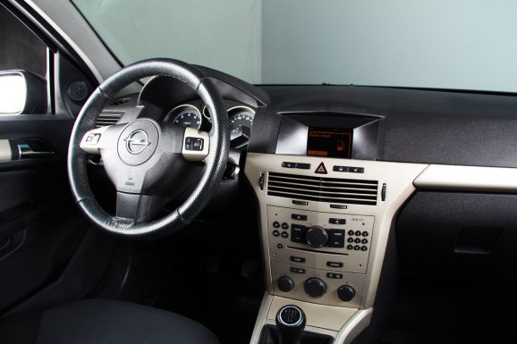 Opel Astra, 1.6 л, МТ, 2012 фото 11