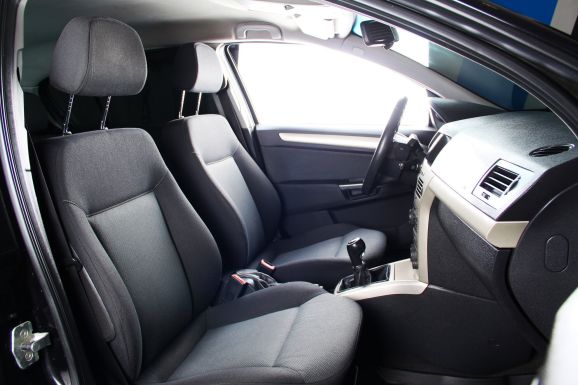 Opel Astra, 1.6 л, МТ, 2012 фото 2