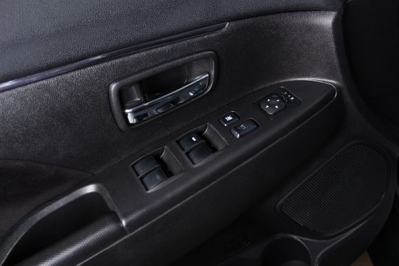 Mitsubishi ASX, 1.8 л, Вариатор, 2013 фото 7