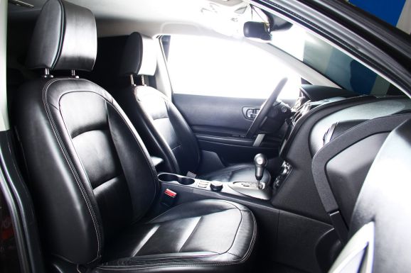 Nissan Qashqai, 2.0 л, Вариатор, 2010 фото 2