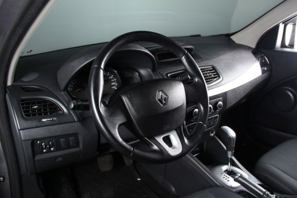 Renault Fluence, 1.6 л, АТ, 2011 фото 7