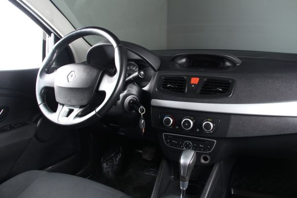 Renault Fluence, 1.6 л, АТ, 2011 фото 9