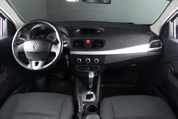 Renault Fluence, 1.6 л, АТ, 2011 фото 11