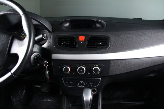 Renault Fluence, 1.6 л, АТ, 2011 фото 2