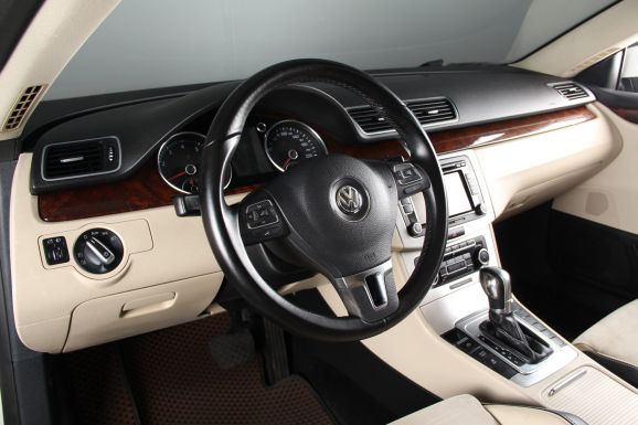 Volkswagen Passat CC, 1.8 л, Робот, 2010 фото 9
