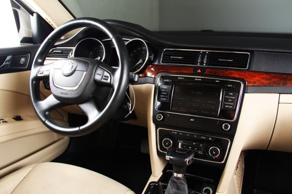 Skoda Superb, 1.8 л, АТ, 2011 фото 12