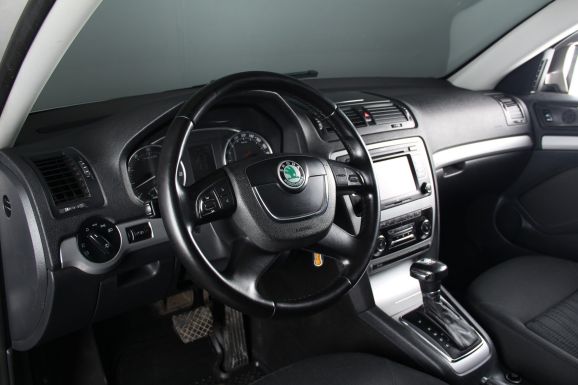 Skoda Octavia, 1.4 л, Робот, 2010 фото 7