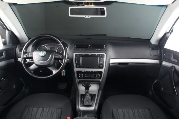Skoda Octavia, 1.4 л, Робот, 2010 фото 8