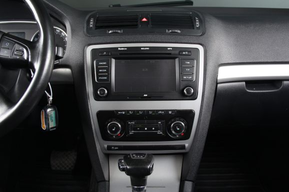 Skoda Octavia, 1.4 л, Робот, 2010 фото 9