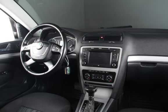 Skoda Octavia, 1.4 л, Робот, 2010 фото 11