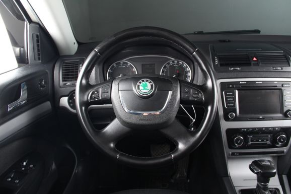 Skoda Octavia, 1.4 л, Робот, 2010 фото 1