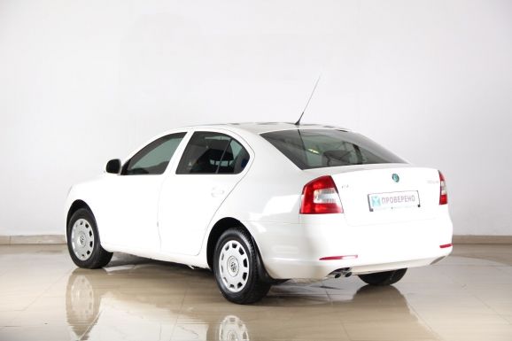 Skoda Octavia, 1.8 л, МТ, 2010 фото 5
