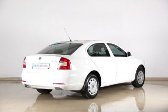 Skoda Octavia, 1.8 л, МКПП, 2010 фото 6