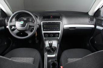 Skoda Octavia, 1.8 л, МКПП, 2010 фото 9