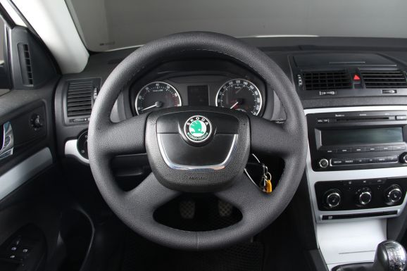 Skoda Octavia, 1.8 л, МТ, 2010 фото 10