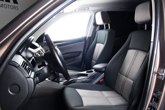 BMW X1, 2.0 л, АТ, 2011 фото 8