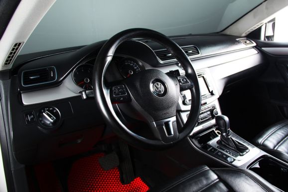 Volkswagen Passat CC, 1.8 л, Робот, 2010 фото 9