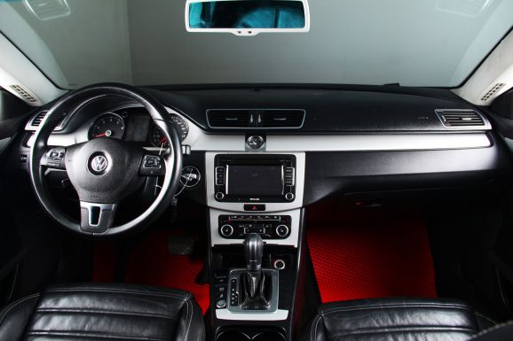 Volkswagen Passat CC, 1.8 л, Робот, 2010 фото 10