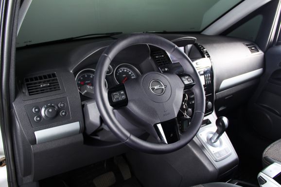 Opel Zafira, 1.8 л, Робот, 2011 фото 9