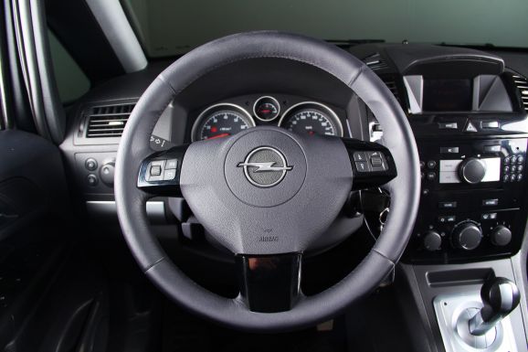 Opel Zafira, 1.8 л, Робот, 2011 фото 11
