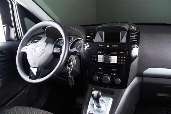 Opel Zafira, 1.8 л, Робот, 2011 фото 12