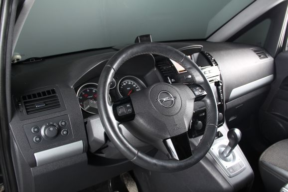 Opel Zafira, 1.8 л, Робот, 2011 фото 9