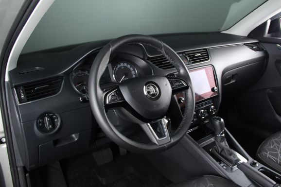 Skoda Octavia, 1.8 л, Робот, 2018 фото 9