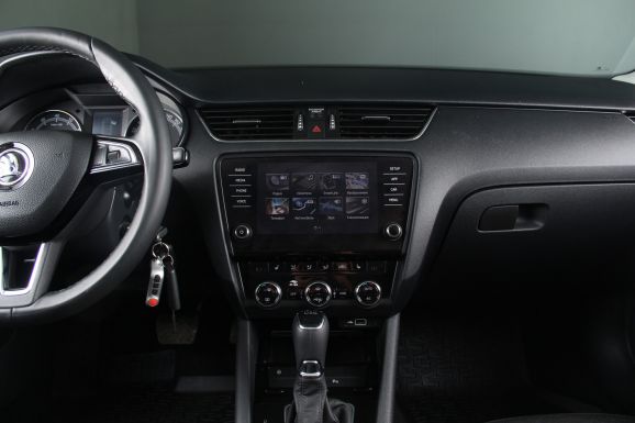 Skoda Octavia, 1.8 л, Робот, 2018 фото 13