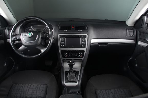 Skoda Octavia, 1.8 л, Робот, 2011 фото 10