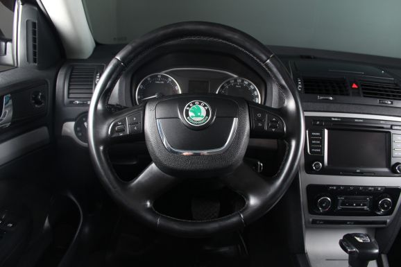 Skoda Octavia, 1.8 л, Робот, 2011 фото 11