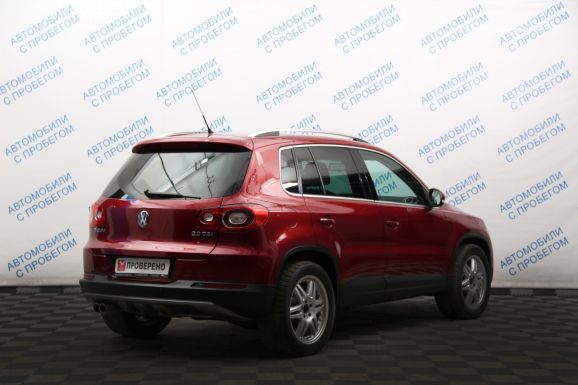 Volkswagen Tiguan Sport&Style, 2.0 л, АТ, 2011 фото 4