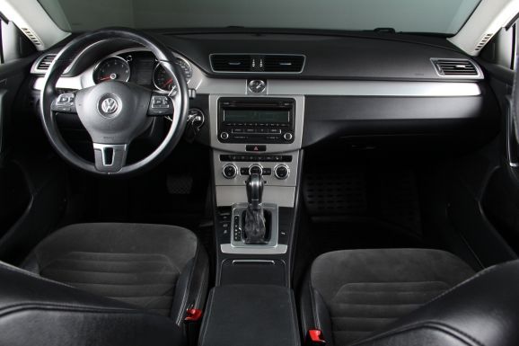 Volkswagen Passat, 1.8 л, Робот, 2013 фото 10