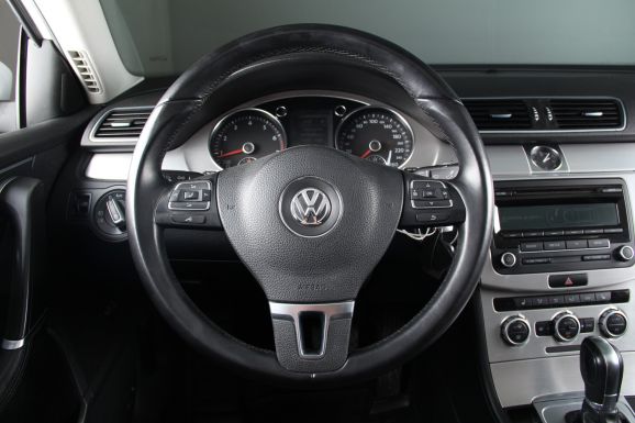 Volkswagen Passat, 1.8 л, Робот, 2013 фото 11