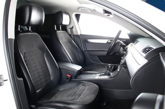 Volkswagen Passat, 1.8 л, Робот, 2013 фото 2