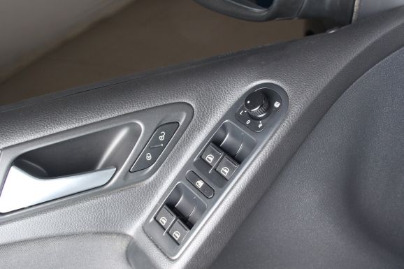 Volkswagen Golf, 1.6 л, Робот, 2012 фото 7