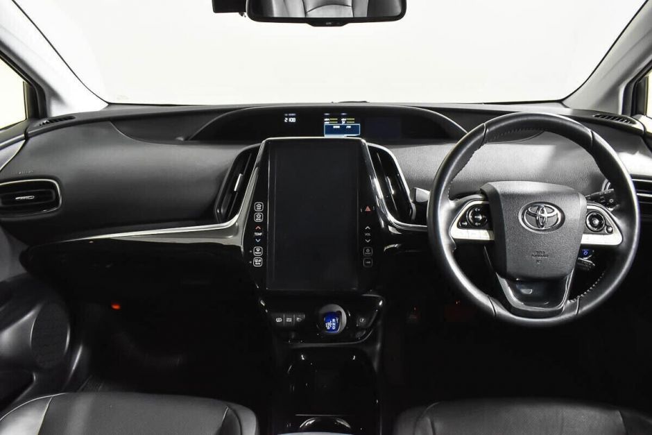 Toyota Prius, 1.8 л, АТ, 2017 фото 9