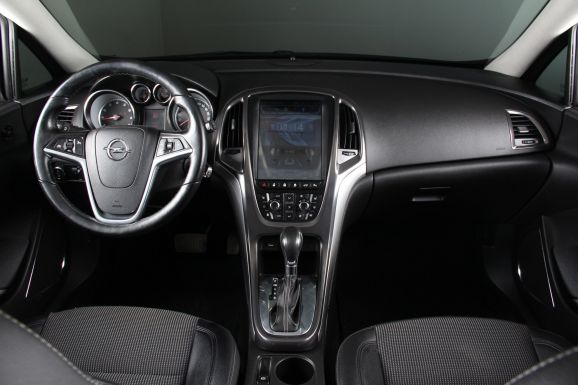 Opel Astra, 1.6 л, АТ, 2011 фото 9