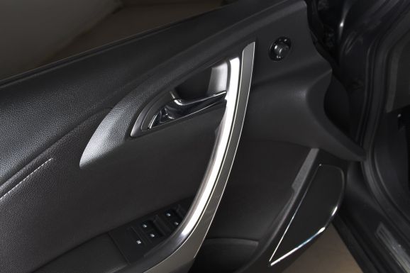 Opel Astra, 1.6 л, АТ, 2011 фото 12