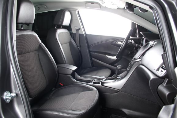 Opel Astra, 1.6 л, АТ, 2011 фото 2