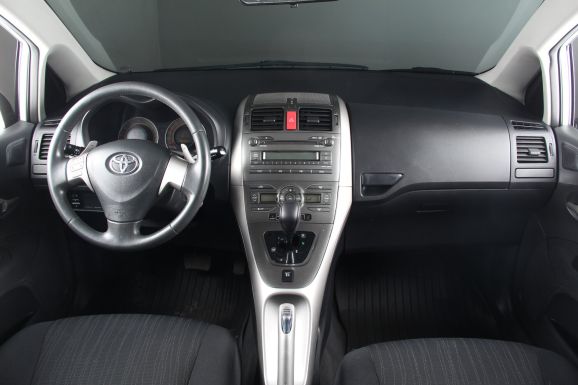 Toyota Auris, 1.6 л, Робот, 2007 фото 10