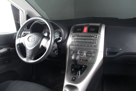 Toyota Auris, 1.6 л, Робот, 2007 фото 12