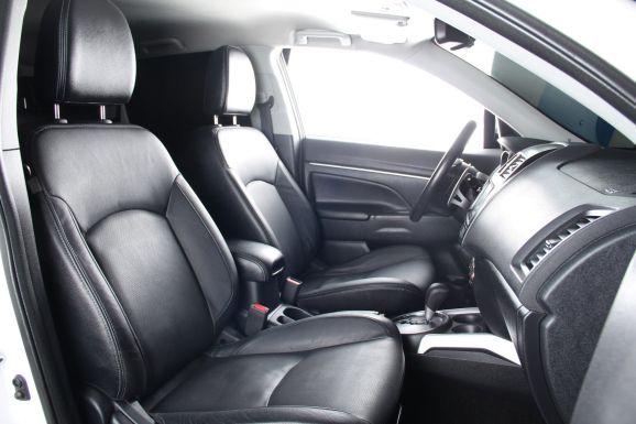 Mitsubishi ASX, 2.0 л, Вариатор, 2011 фото 2
