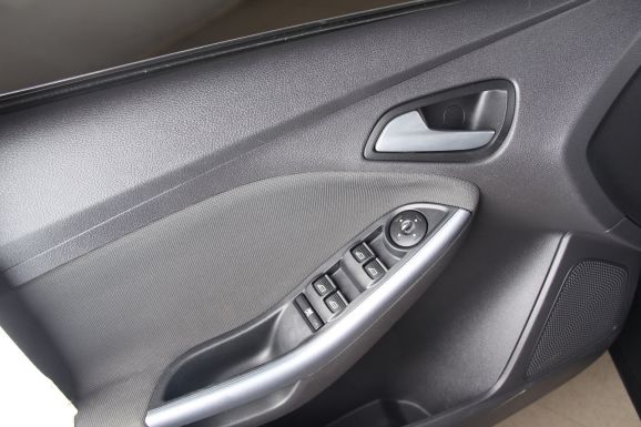 Ford Focus Titanium, 1.6 л, МТ, 2013 фото 7