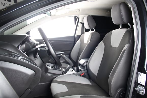 Ford Focus Titanium, 1.6 л, МТ, 2013 фото 8