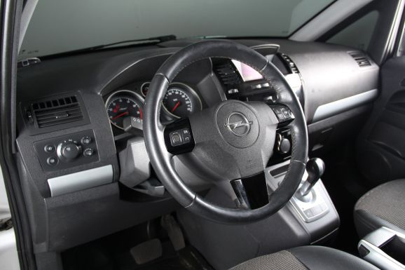 Opel Zafira, 1.8 л, Робот, 2010 фото 9