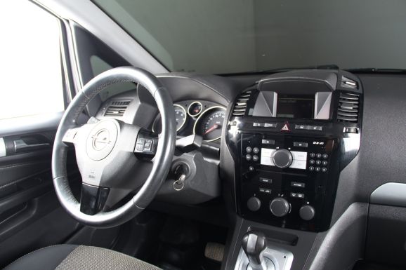 Opel Zafira, 1.8 л, Робот, 2010 фото 12