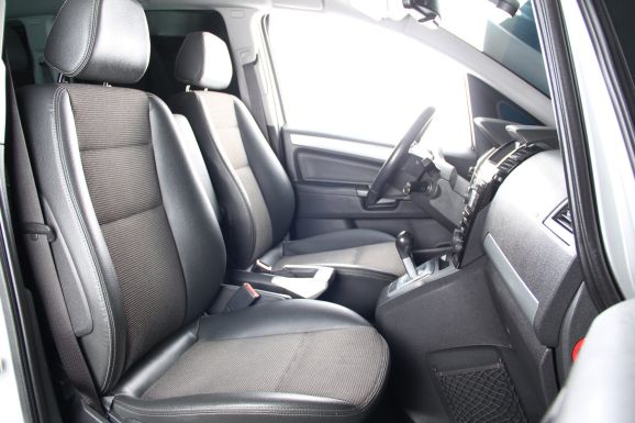 Opel Zafira, 1.8 л, Робот, 2010 фото 2